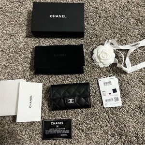 Black caviar chanel card holder wallet silver hardware